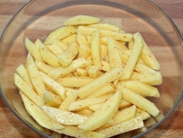 תפוחי אדמה מעורבבים עם חלבונים.