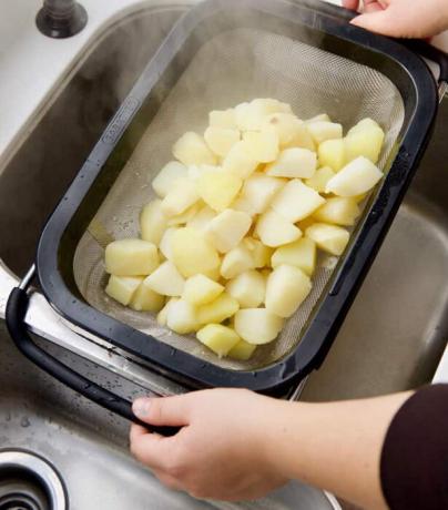 תפוחי אדמה מבושלים תמיד לבדוק לאחר הבישול.