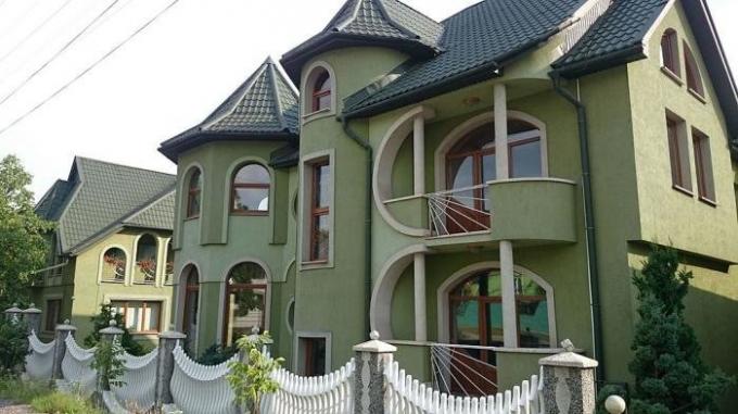 הכפר העשיר באוקראינה, שבו אין בבניין חד קומתי.
