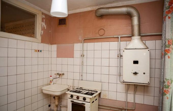 זה היה האמין כי בבתים עם תנור גז צריך להיות בנוכחות חלון קטן.