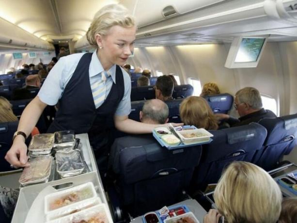 בכל טיסה, אתה צריך להיות מוכן לכך שהאוכל יהיה הרבה חומרים משמרים.