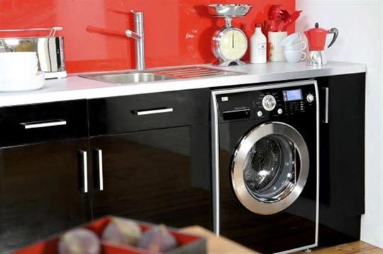 מה ניתן לדמיין בצורה מסוגננת יותר מחזיתות שחורות ומשטח שחור של מכונת הכביסה