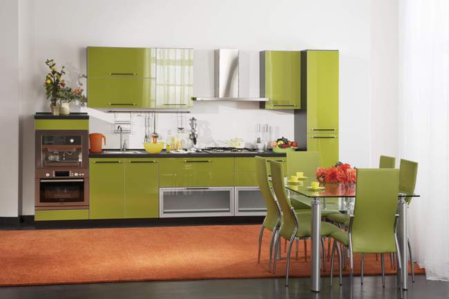 צבעים של ערכות מטבח (48 תמונות): הוראות וידאו להתקנת DIY, כיצד לבחור רהיטים, שילוב עם צבעי מטבח, מחיר, תמונה