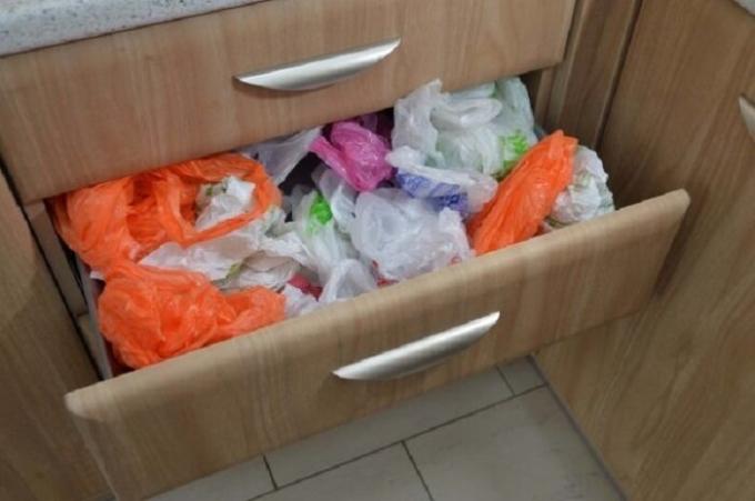 חבילות אחסון Box ניתן להשתמש רק אם המטבח הרבה מקום. / צילום: vplate.ru. 