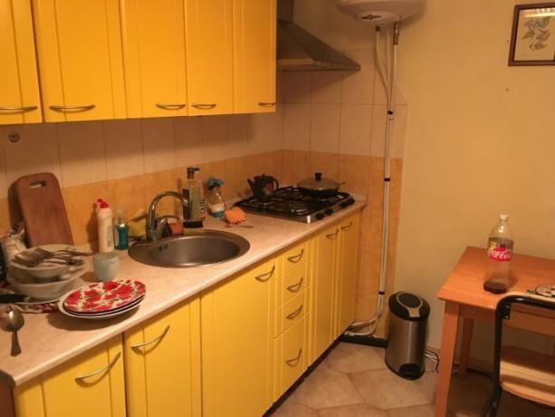 המטבח בדירה של 32-בת רוסית בשם איוון.