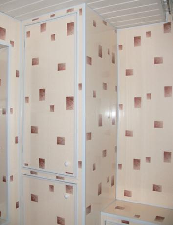 יישום לוחות PVC לחיפוי קירות וארונות במטבח