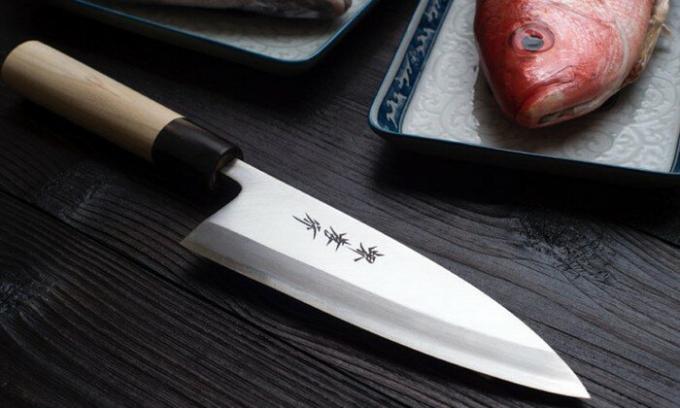 היפנים הראו בצורה מאוד מקורית סכינים לחדד במהירות ללא אבן מיוחדת