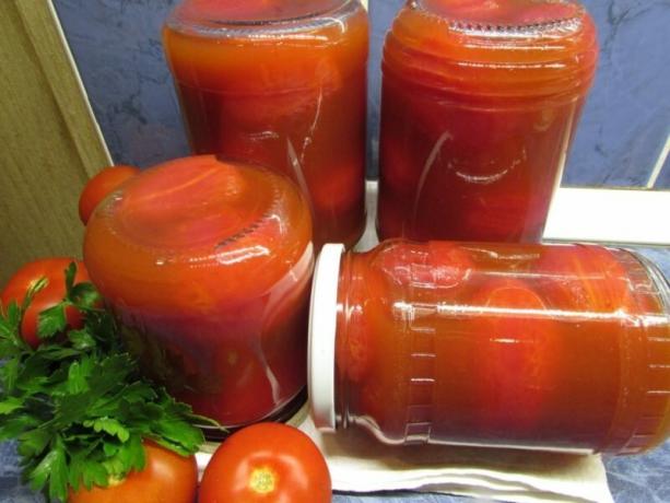 עגבניות טובות של רסק עגבני, לבשל מי יכולה בשום מארחת. איור עבור כתבה משמש רישיון סטנדרטי © ofazende.ru