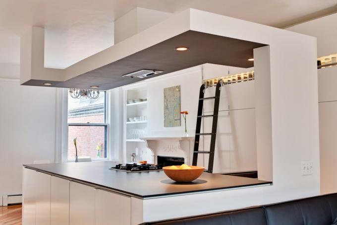 מעברי גבס, כמו בתצלום, משמשים לעיתים קרובות לשיפור הייעוד במטבחים בשילוב עם חדרים אחרים