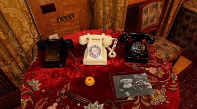 טלפונים, אשר צופו כל מנהיג גן (דאצ'ה לקונצבו). | תמונה: gazeta.ru.