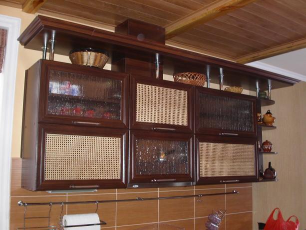 שיקום חזיתות המטבח (39 תמונות): הוראות לתיקון רהיטי DIY, מחיר, וידאו, תמונה