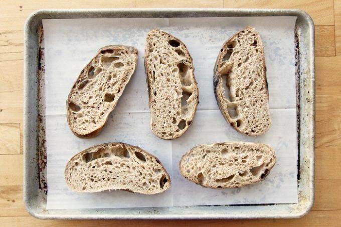 כיצד לשמור על טריות הלחם גם לאחר חודש: טריק שימושי לכל
