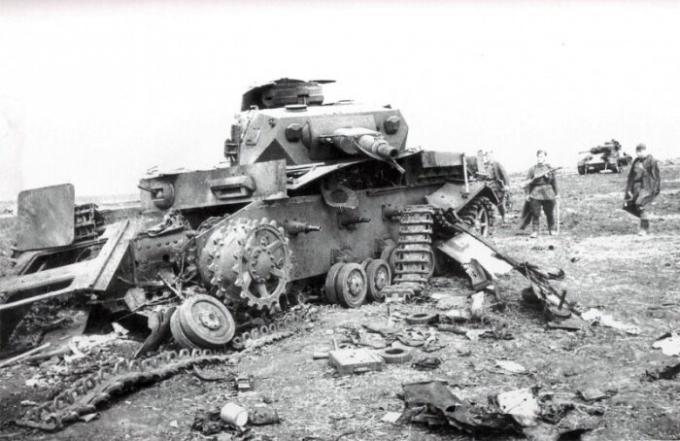מאוחר יותר הם החלו לשלם ולאורכו טנקים גרמניים. | תמונה: אלבום צבאי.