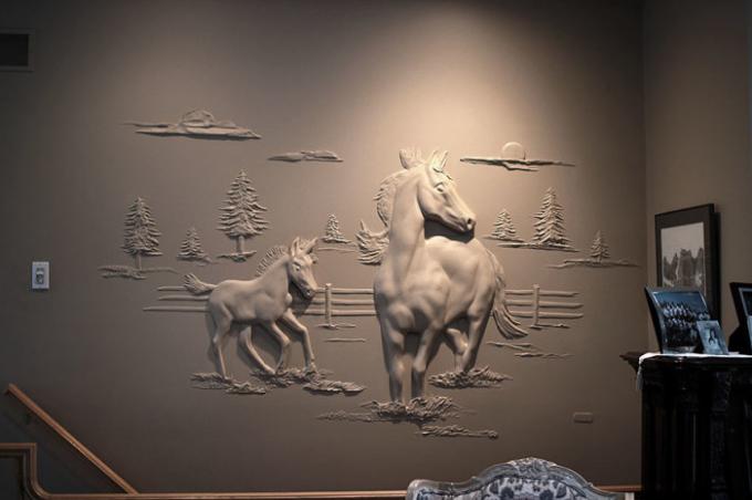 סוס, פואל, משתובבים לקשט אחד הקירות של הסלון. | תמונה: pinterest.com.