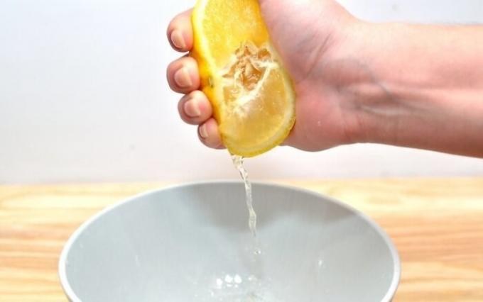 מיץ לימון יוסיף תבלין לתבשיל.