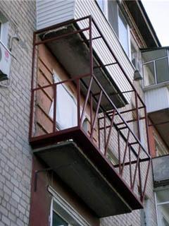 זיגוג ובידוד של המרפסת צריך להיות מבוסס על מסגרת פינתית.