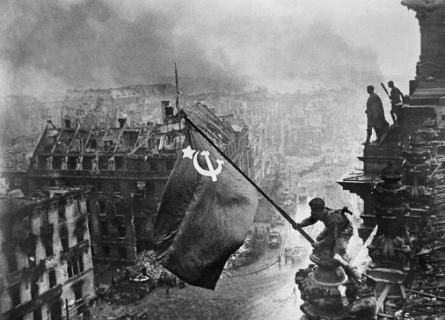 
דגל הניצחון על גרמניה הנאצית, 1 במאי, 1945